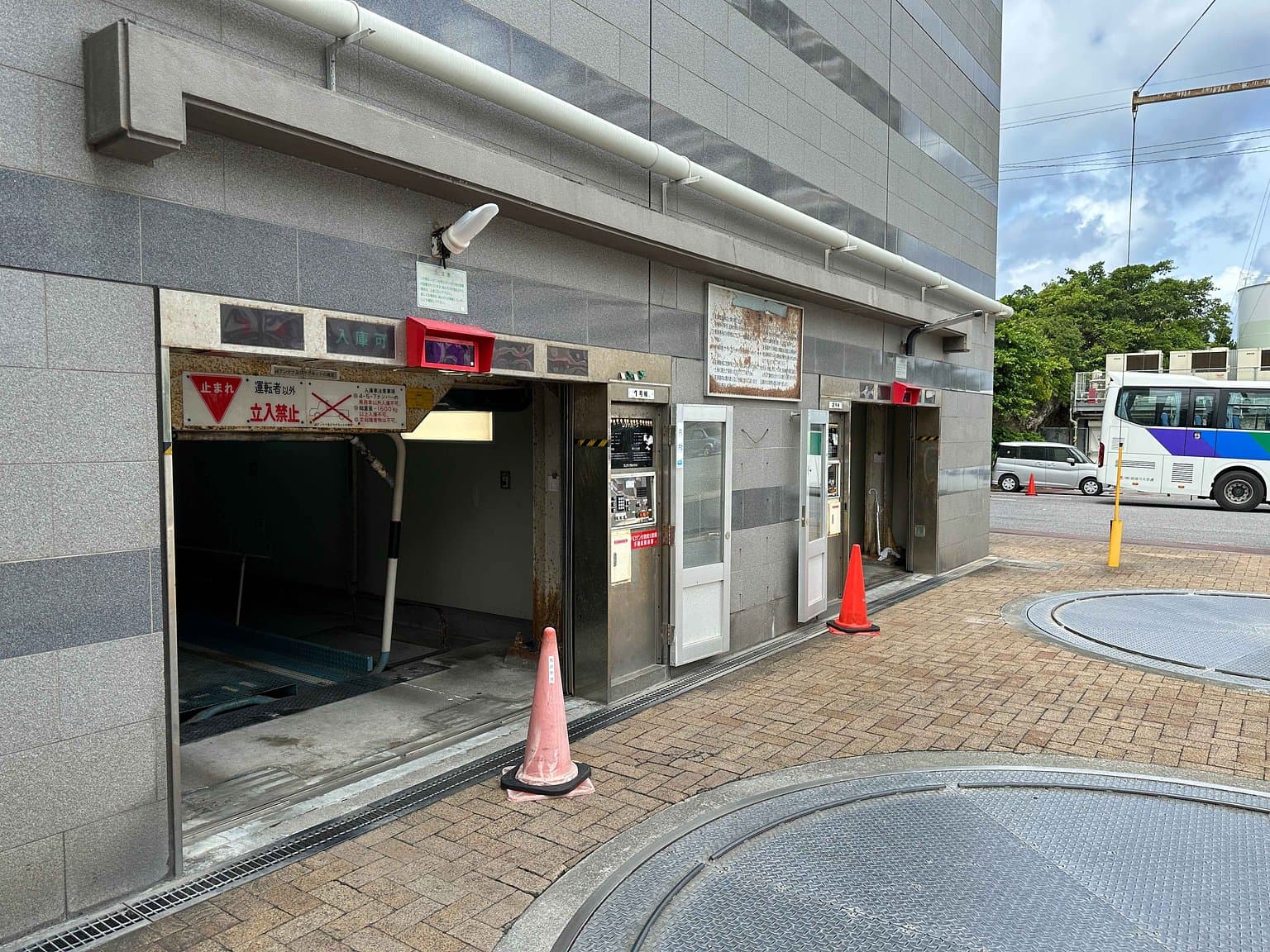 立体駐車場の入口