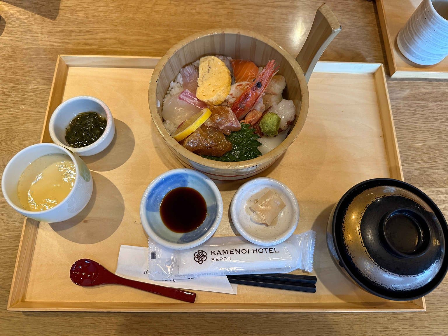 朝食の海鮮丼