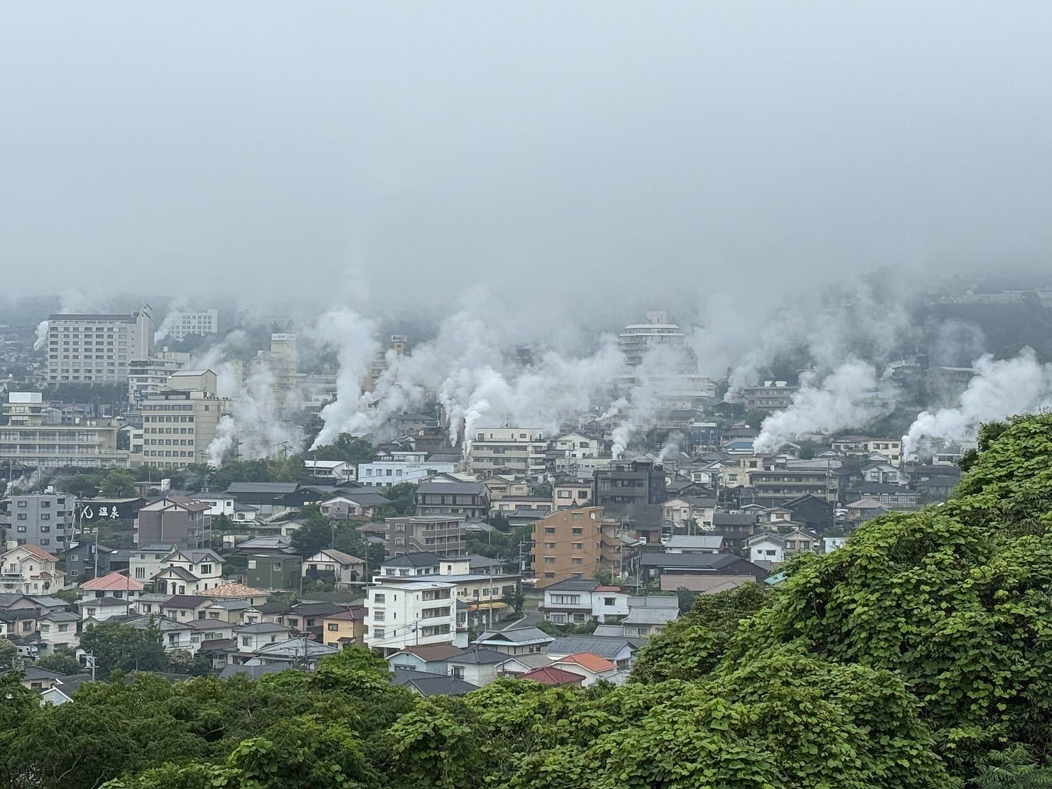 湯けむりの広がる別府の街