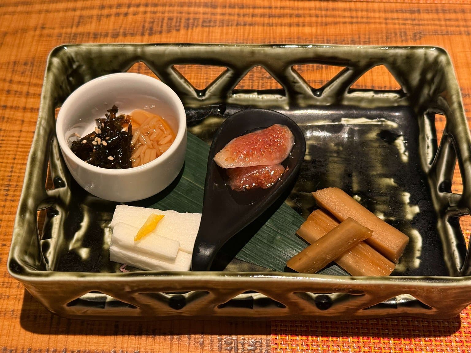 夕食の料理と器