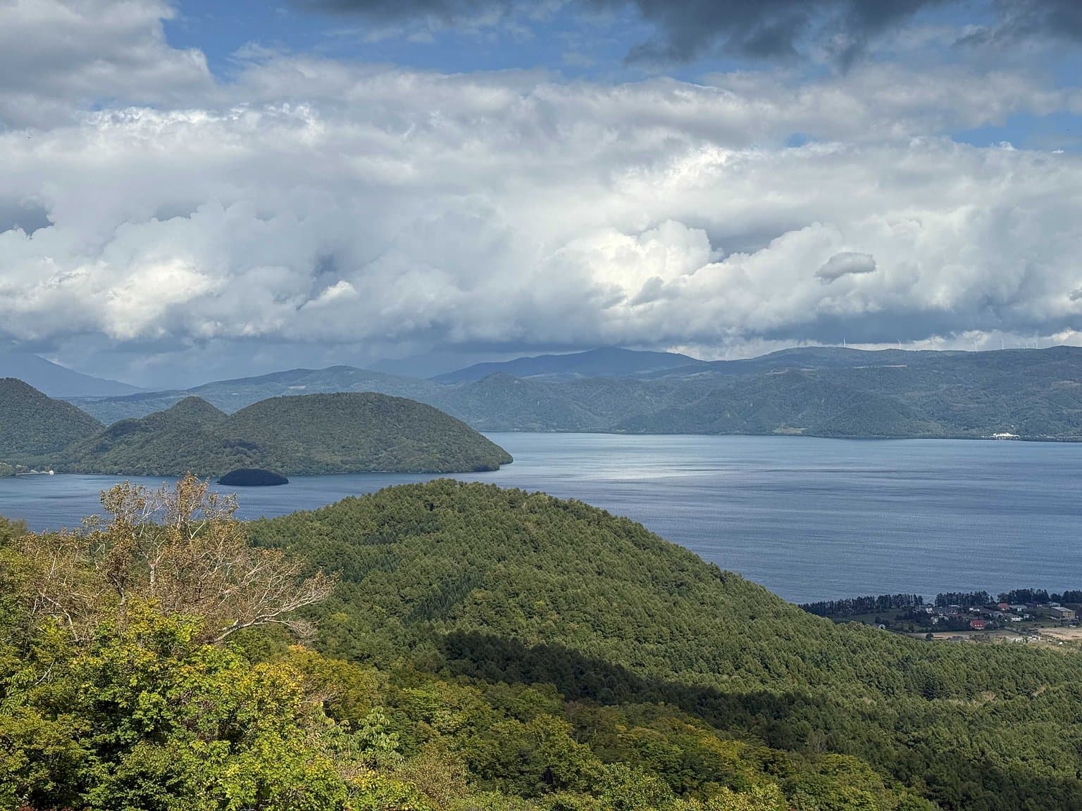 山頂から見た洞爺湖